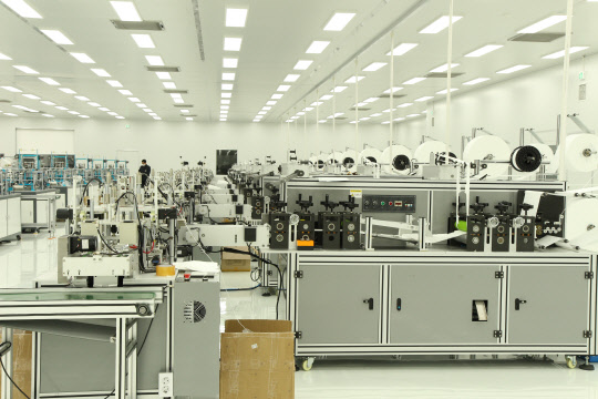 사진= 씨에이엠 이지쿨마스크 kf94 마스크기계 이미지